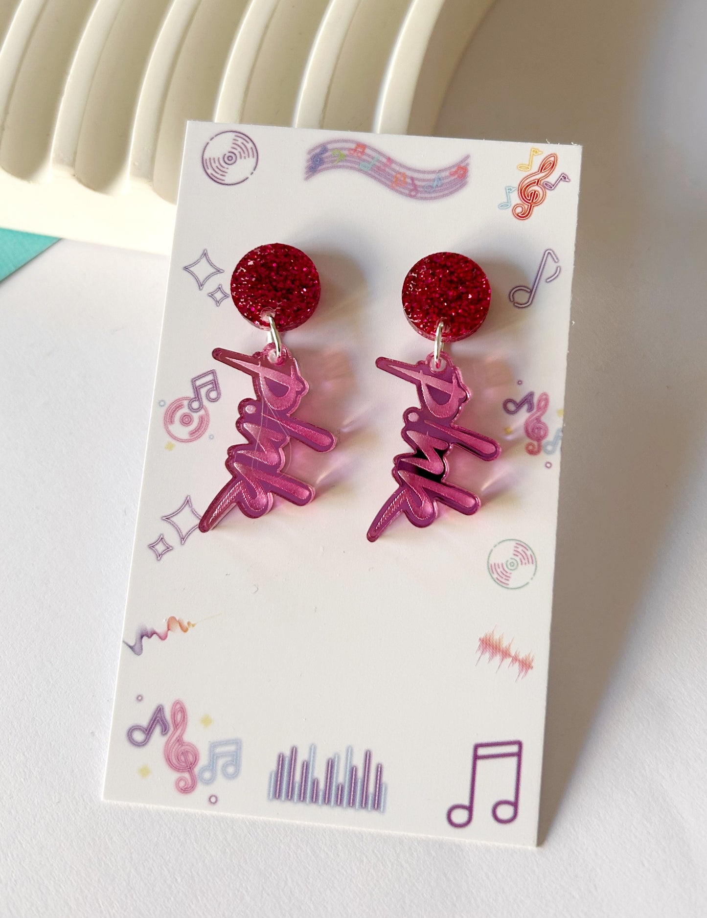 P!nk concert Dangles