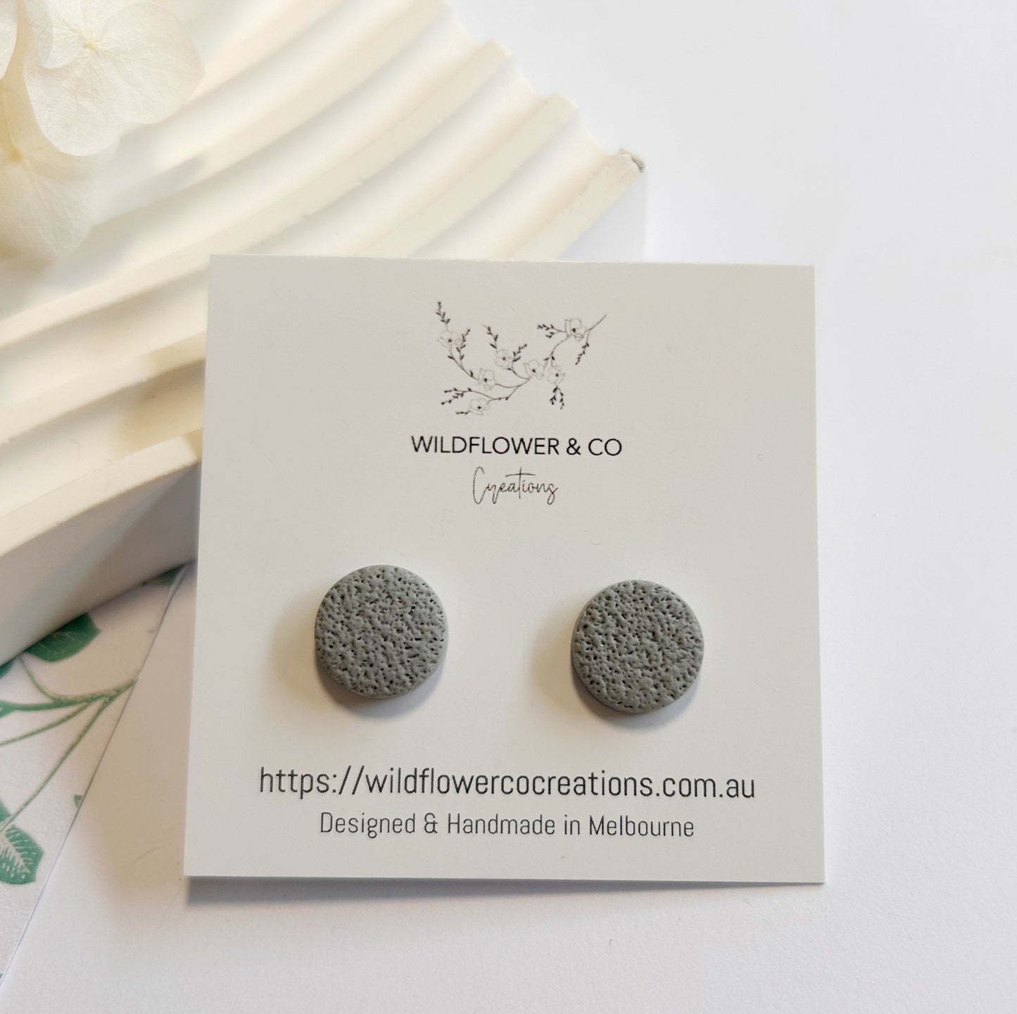 Clay studs - grey